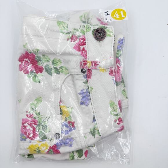 BULLHEAD Y2K High Rise White Floral Denim Mom Shorts Sz 3 - Picture 8 of 8